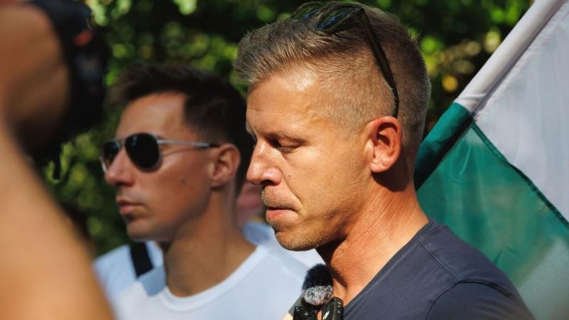 Nem Magyar Péter érdekeihez igazította a Tisza-adó elképzeléseit, és Ruszin-Szendi fegyverbotránya is csak tovább zavarja a vizek áramlását.