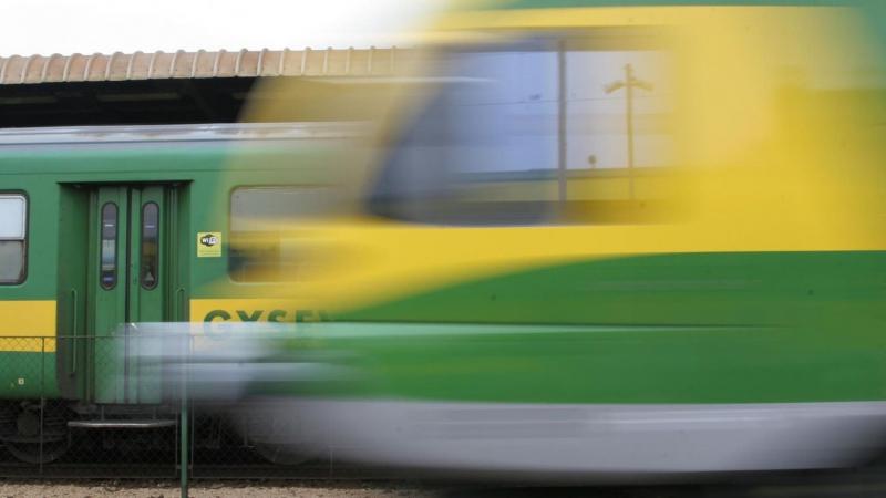 Baleset történt a Csorna és Hegyeshalom közötti vasúti szakaszon, ennek következtében pótlóbuszok álltak forgalomba, hogy helyettesítsék a szombathelyi vonatot.