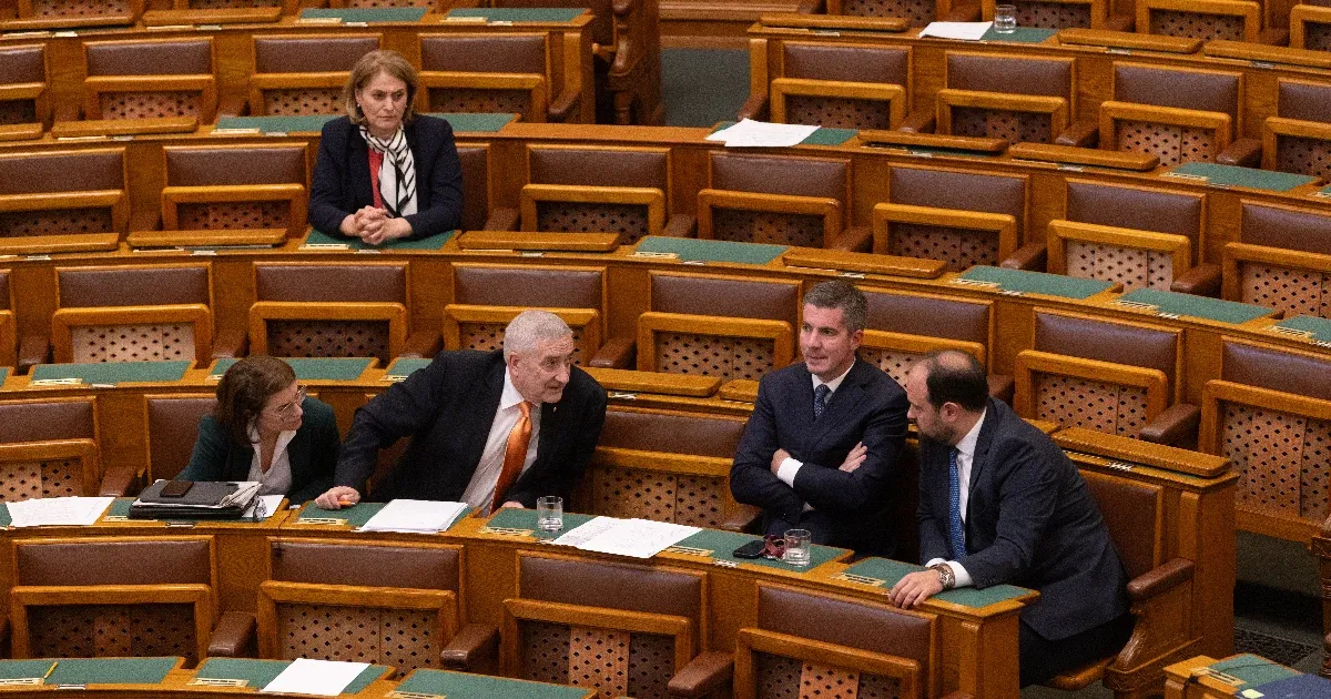 A Fidesz párt képviselői nem vesznek részt a devizahitelesek helyzetével foglalkozó rendkívüli parlamenti ülésen.