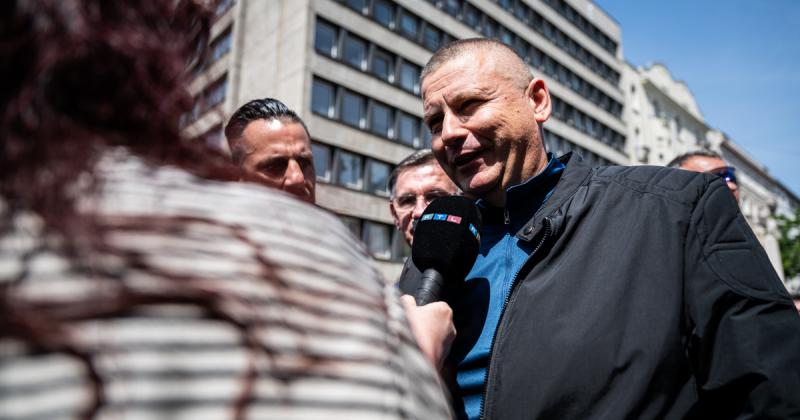 Ellenpont: Ruszin-Szendi Romulusz arra inti az időseket, hogy a fiatalok érdekeit szem előtt tartva támogassák a Tisza ügyét.