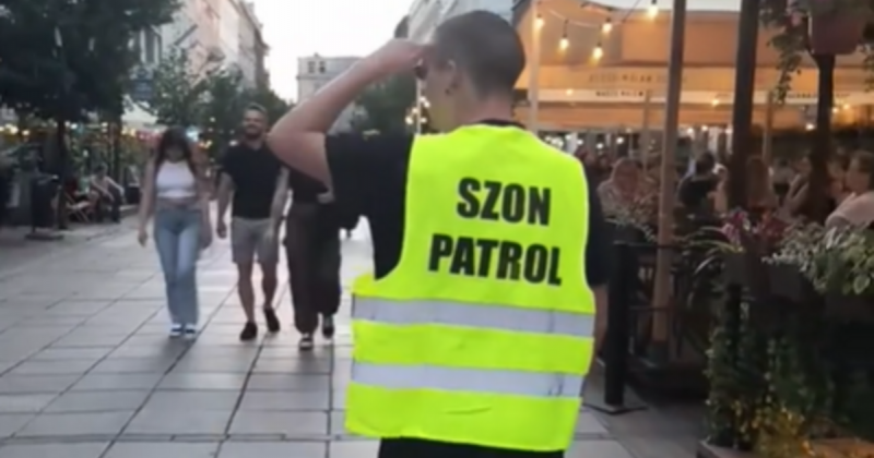 A TikTokon terjedő veszélyes trendek egyre aggasztóbb mértékben hatnak a fiatal lányokra, akik sok esetben idegösszeomlással reagálnak a társadalmi nyomásra és a folyamatos teljesítménykényszerre. Az online világ elvárásai, valamint a valóságtól eltávolod