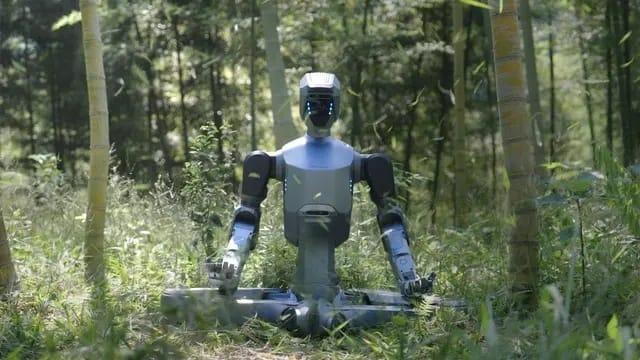 Por, eső, forróság? A kínai humanoid robot mindezeket könnyedén elviseli – nézd meg a videót!