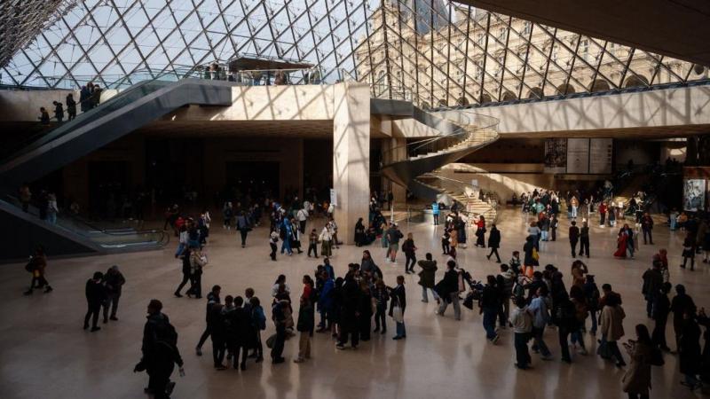 A Louvre kapui lezárultak, és egy figyelemre méltó rablás rázta meg a világhírű múzeum falait.