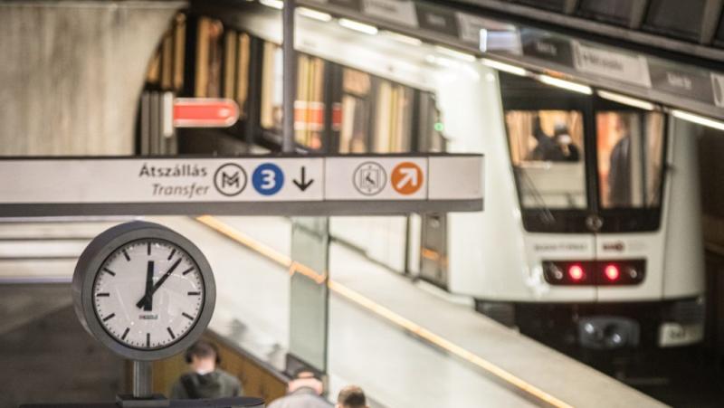 A közelgő vasárnapi óraátállítás következtében módosul néhány BKK-járat menetrendje.