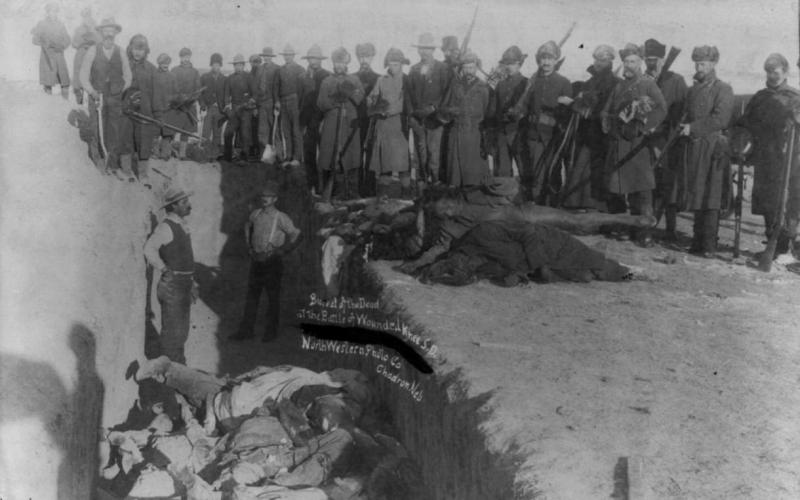 Csata vagy mészárlás? A Wounded Knee-i tragédia körüli viták napjainkban is élesek, hiszen az indián háborúk lezárásaként számon tartott esemény mély nyomot hagyott a történelemben. A múlt árnyai folyamatosan visszatérnek, és a történelem ezen fejezete új